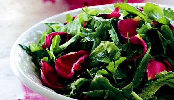 Gül yapraklı marul salatası nasıl yapılır? Gül yapraklı marul salatası tarifi