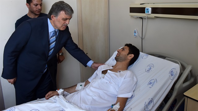 Gül yaralananları ziyaret etti