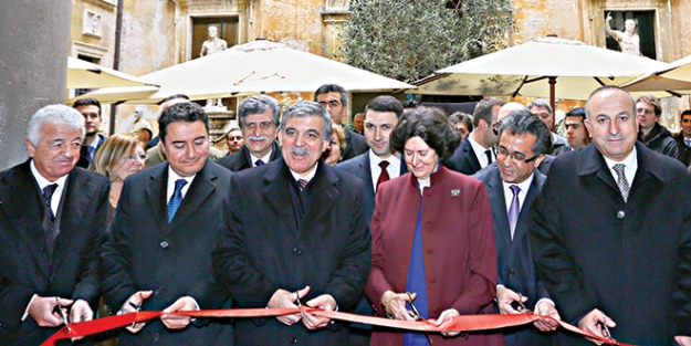 Gül: Türkiye’deki fırsatları değerlendirin