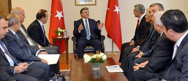 Gül, Türklerle kucaklaştı