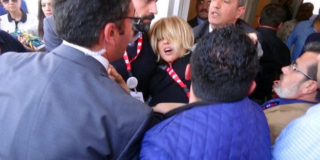 Gülben Ergen fenalık geçirdi! (VİDEO)