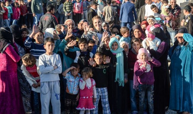 Gülben Ergen Multeci kampını ziyaret etti