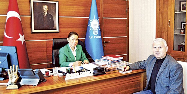 Gülen asılsın!