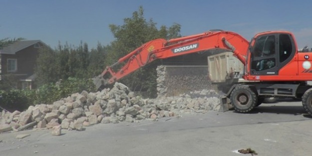 Gülen için yapılan lüks malikanenin duvarı yıkıldı