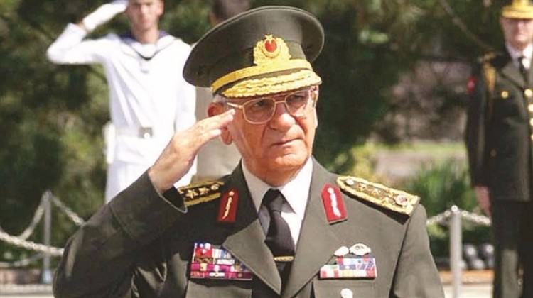 Gülen söyledi Kıvrıkoğlu heykelini dikti!