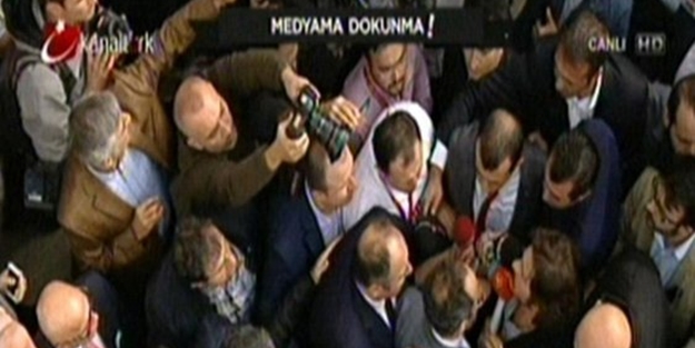 Gülenci militanlar polise saldırdı!