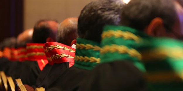 Gülen'in emriyle tahliye veren FETÖ'cü hakimlere hapis cezası!