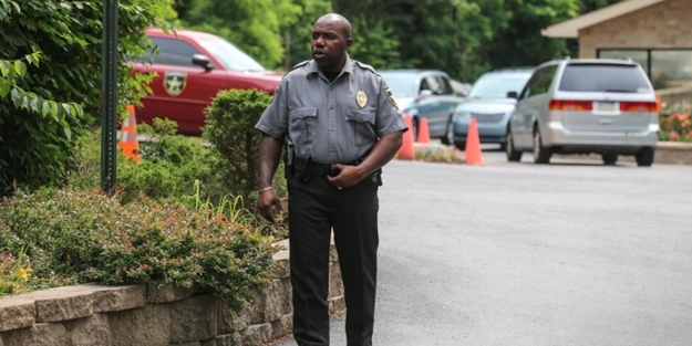 Gülen'in malikanesini bakın kim koruyor?