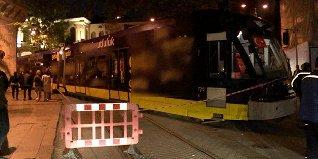 Gülhane'de tramvay raydan çıktı