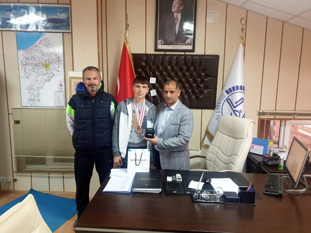 Gülle atmada Türkiye birincisi oldu 