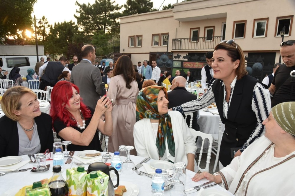 Güllü Konak, törenle kapılarını açtı 