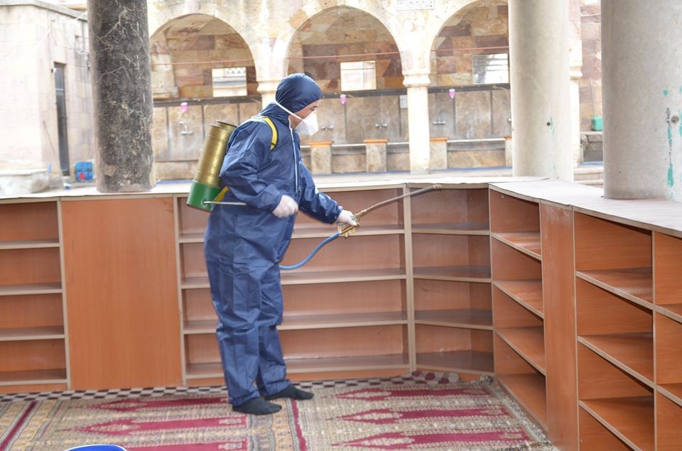 Gülşehir Belediyesi, camileri dezenfekte etti 