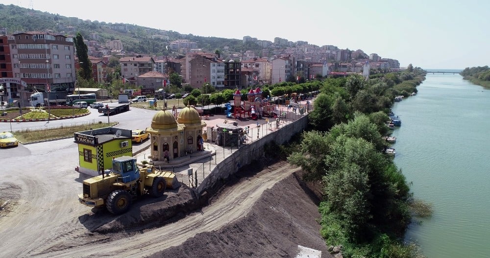 Gülüç Belediyesi sahilde 2. Etap çalışmalarına başladı 