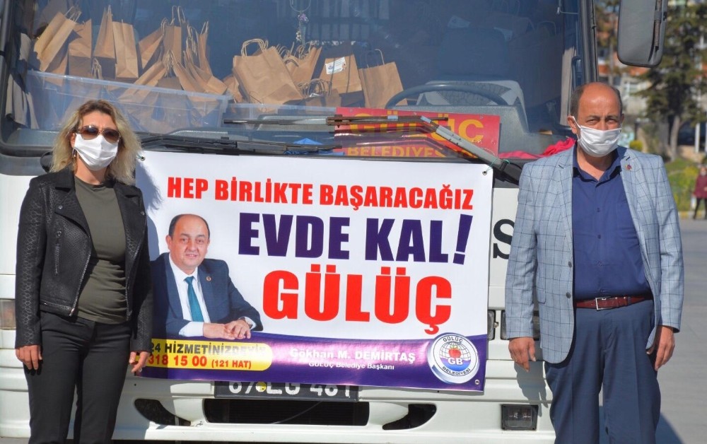 Gülüç’te başkan Demirtaş kapı kapı maske ve dezenfektan dağıtıyor 