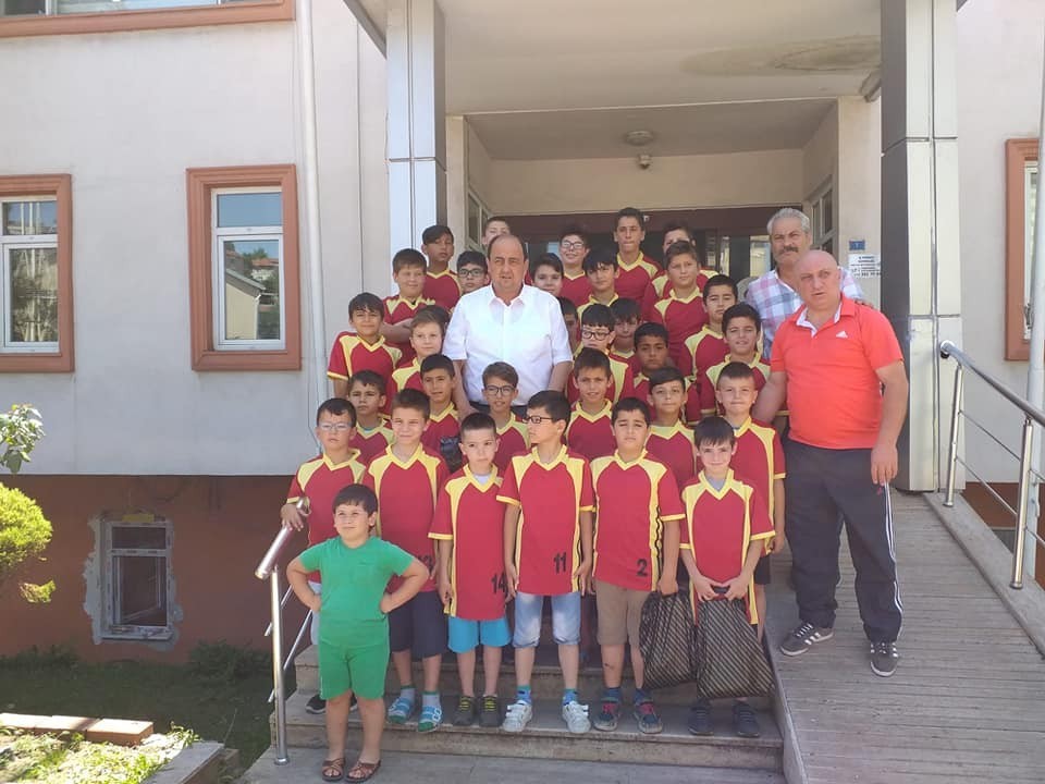 Gülüç’te yaz futbol okulu açıldı 