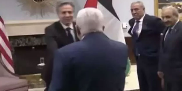 Gülücükler şakalar ortada bir şey yok gibi davrandılar! Mahmud Abbas'la ABD'li Antony Blinken'in hareketleri dikkat çekti