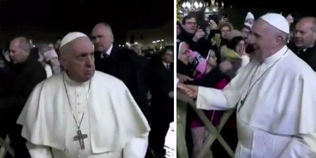 Gülücüklerin arkasındaki tahammülsüzlük! Papa elini tutmak isteyen kadına vurdu!