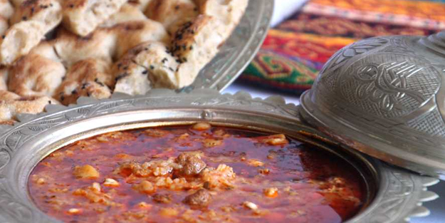 Gülüklü çorbası! Türkiye lezzetlerinden, Antalya'nın tarihi eseri kadar değerli! Herkes bayıla bayıla tükeniyor