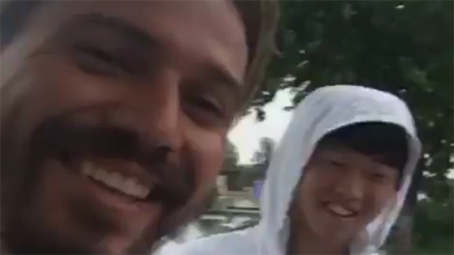 Gülüm takım arkadaşlarına Türkçe öğretiyor