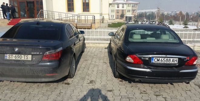 Gümrük kaçağı araçlara el konuldu