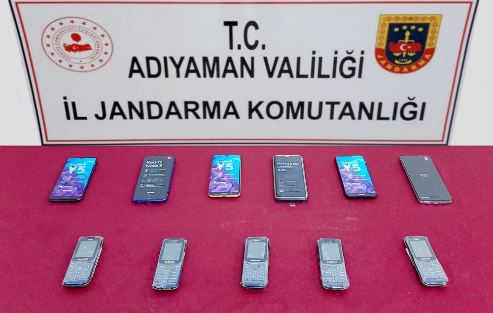Gümrük kaçağı cep telefonları ele geçirildi 