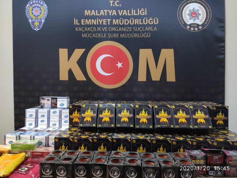 Gümrük kaçağı sigara malzemeleri ele geçirildi 