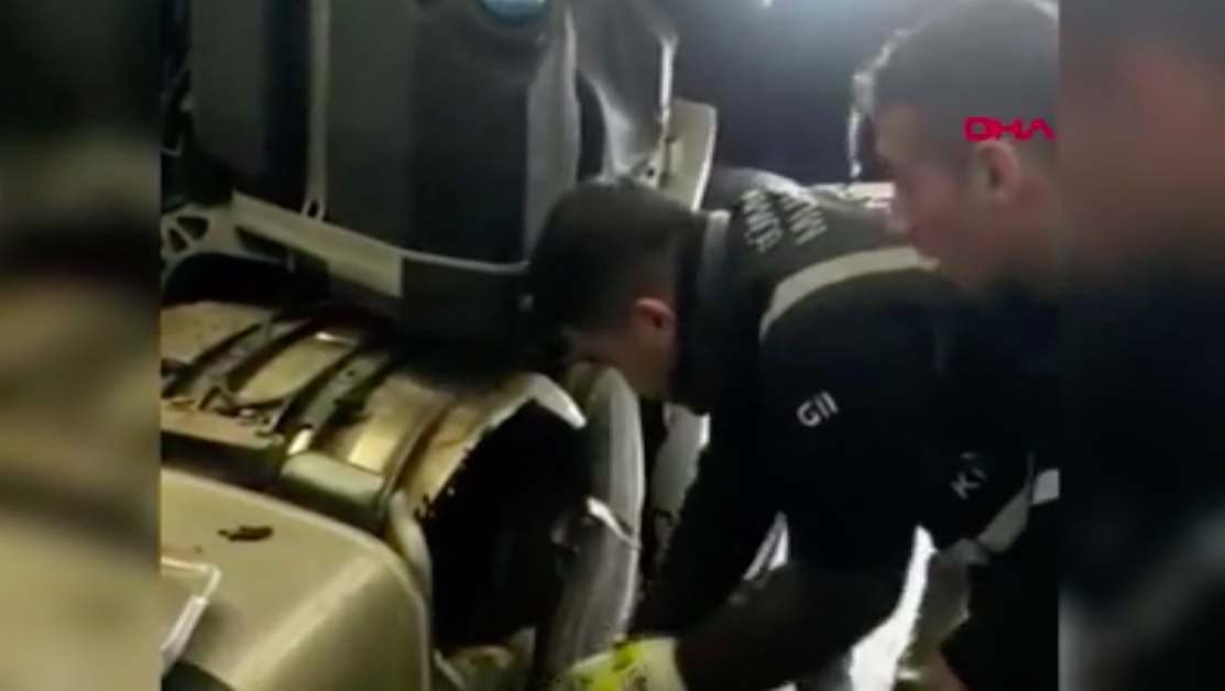 Gümrük kapısından giren 2 araçta kilolarca uyuşturucu ele geçirildi!