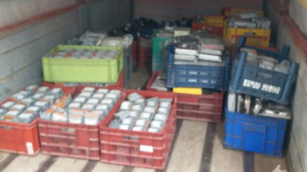 Gümrükten soktular! Depoda basıldılar