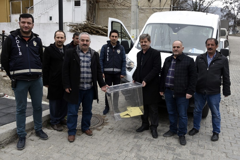 Gümüşhane’de 30 kişi seyyar sandıkla oy kullandı 