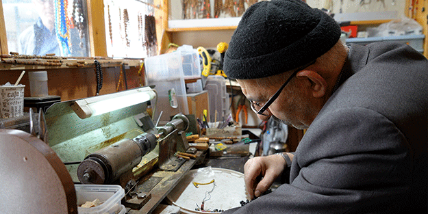 Gümüşhane’de 35 yıldır tek eliyle tesbih diziyor