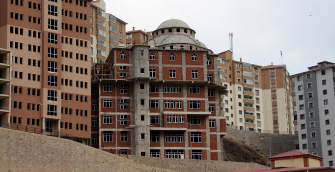 Gümüşhane’de 7 katlı apartman görünümlü cami görenleri şaşırttı