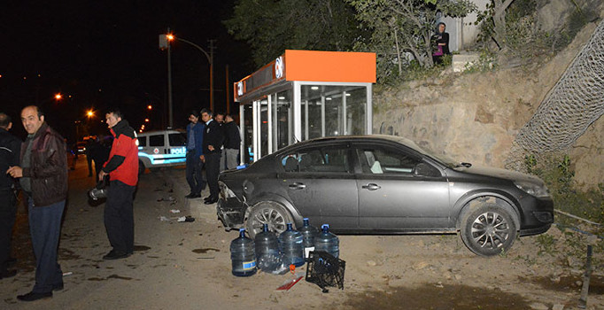 Gümüşhane'de iki otomobil çarpıştı: 8 kişi yaralı