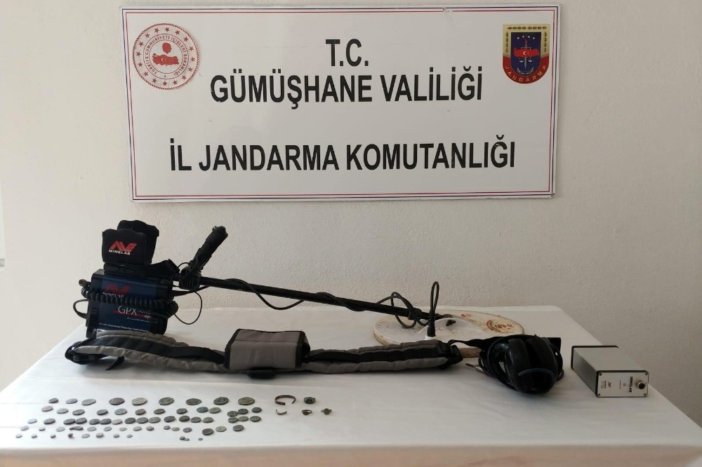 Gümüşhane’de Jandarma ekipleri 70 adet sikke ele geçirdi 