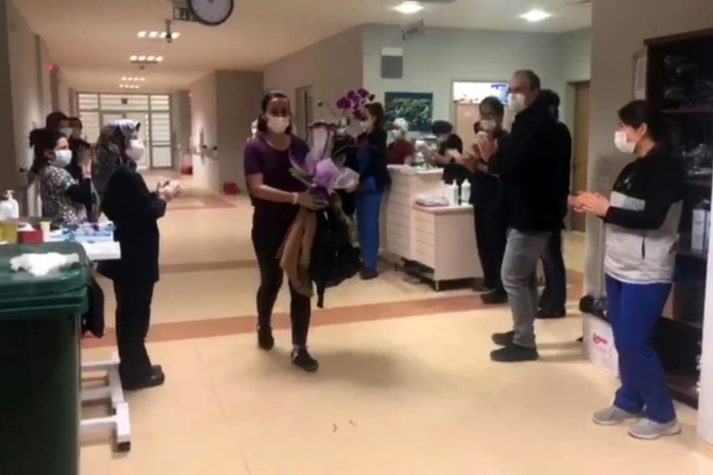 Gümüşhane’de koronavirüsü yenen doktor taburcu oldu 