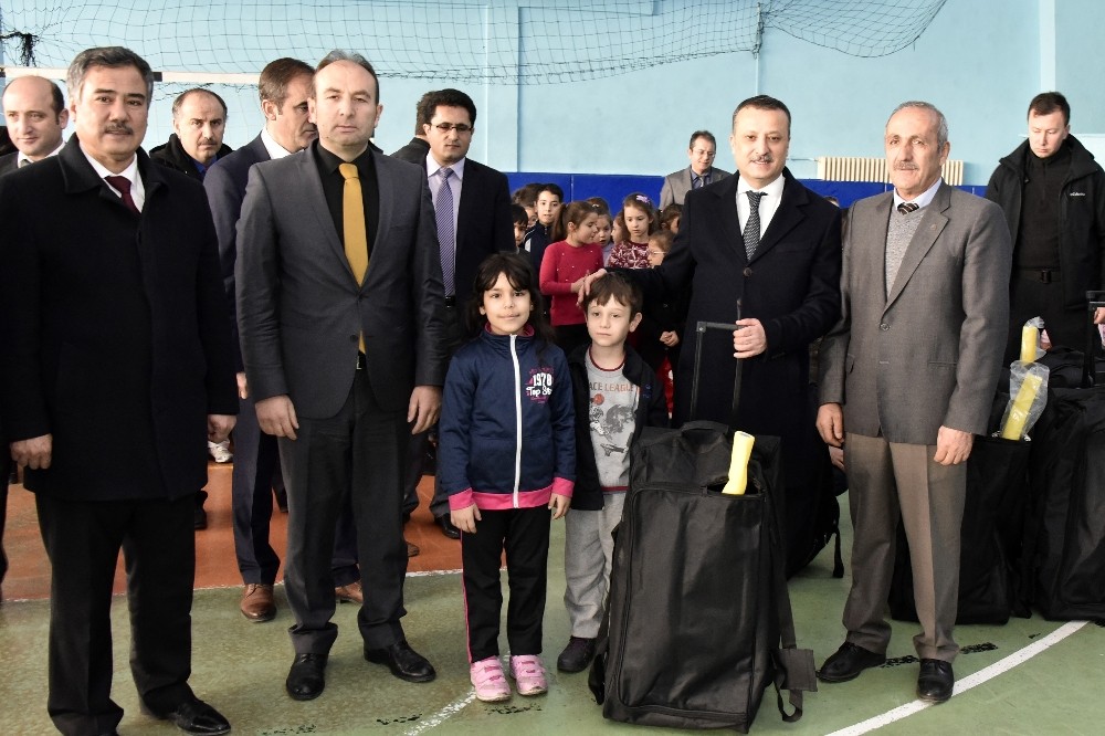 Gümüşhane’de okullara çocuk atletizm setlerinin dağıtımına başlandı 