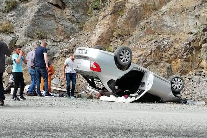 Gümüşhane’de otomobil takla attı: 4 yaralı 