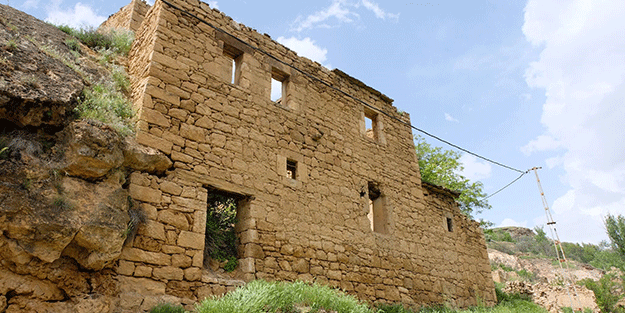 Gümüşhane’deki tarihi taş evler turizme kazandırılmayı bekliyor