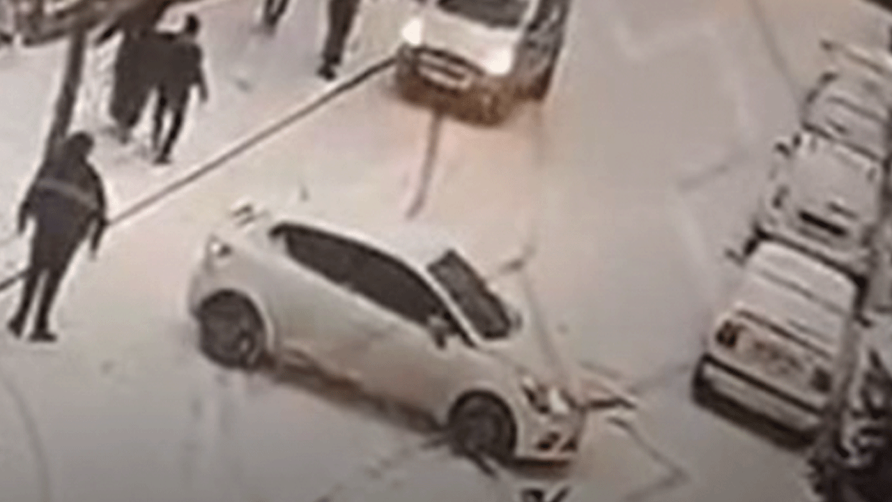 Gümüşhane'den ilginç manzaralar: Bütün şehir buz pistine döndü!