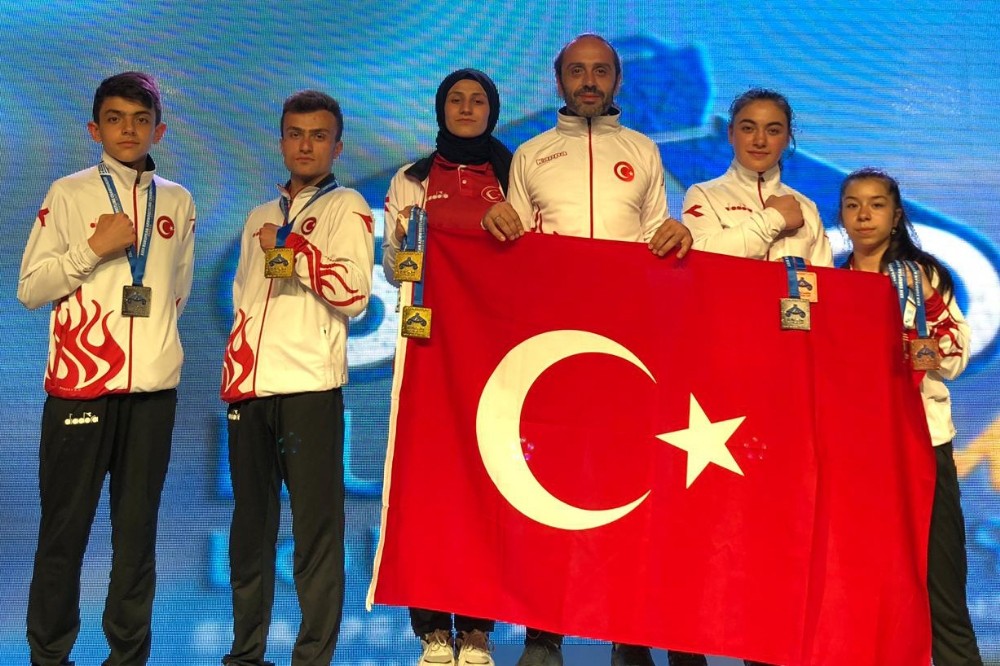 Gümüşhaneli bilek güreşçileri Yunanistan’da Avrupa’nın bileğini büktü 