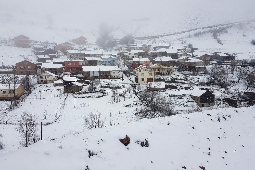 Gümüşhane’nin yüksek kesimlerinde kar yağışı başladı 