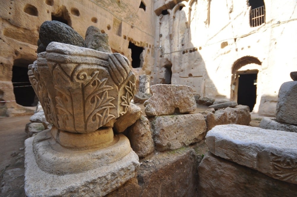 Gümüşler Manastırındaki gülümseyen Meryem Ana Freskine ziyaretçi akını 