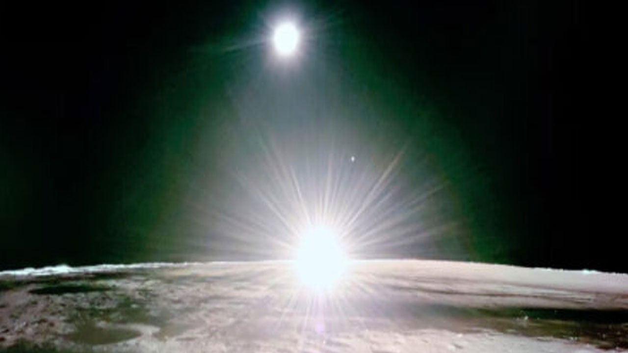 Gün batımı manzarası! NASA tarihi görüntüleri paylaştı