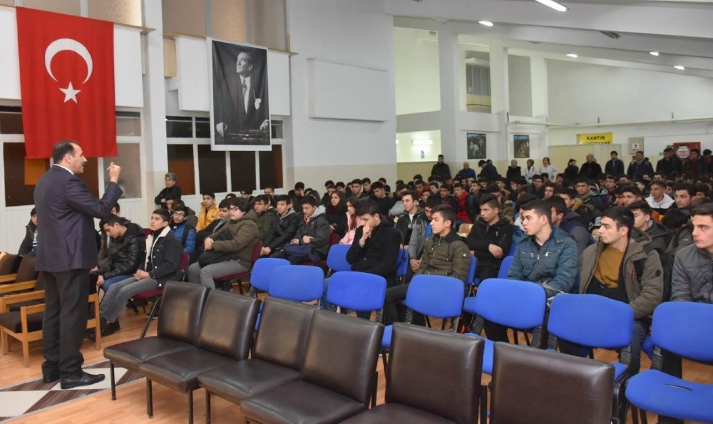 Gün, okul ziyaretlerine devam ediyor 