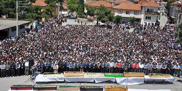 Gün şehitler için dua günü