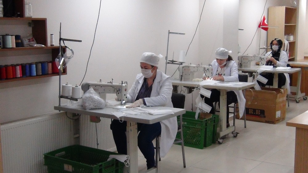 Günde 10 bin adet maske üretecekler 