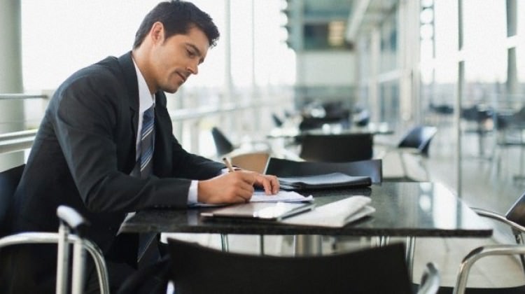 Günde 10 saat oturmak yaşlandırıyor