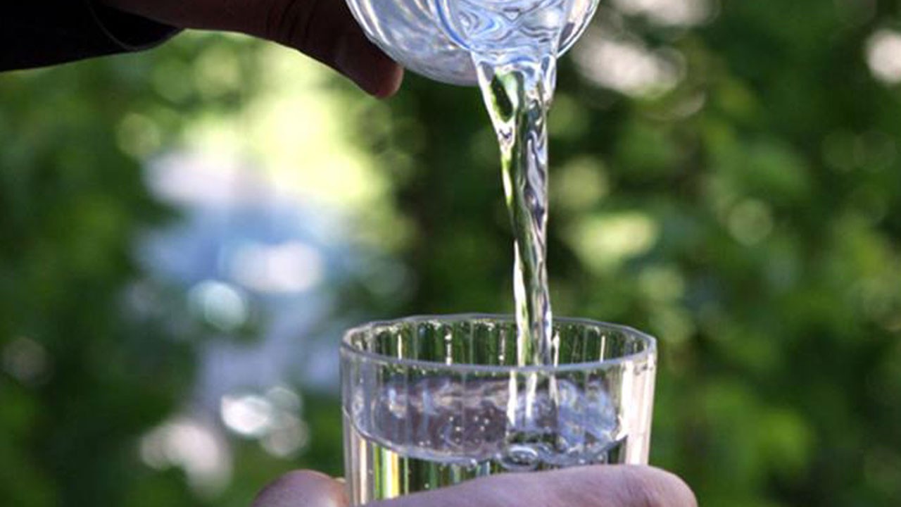 Günde ne kadar su içilmeli? Serinlemek isterken sağlığınızdan olmayın
