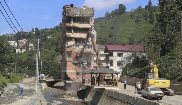Gündem olan o binanın sahibi konuştu: Rize'de yaşamayacağız