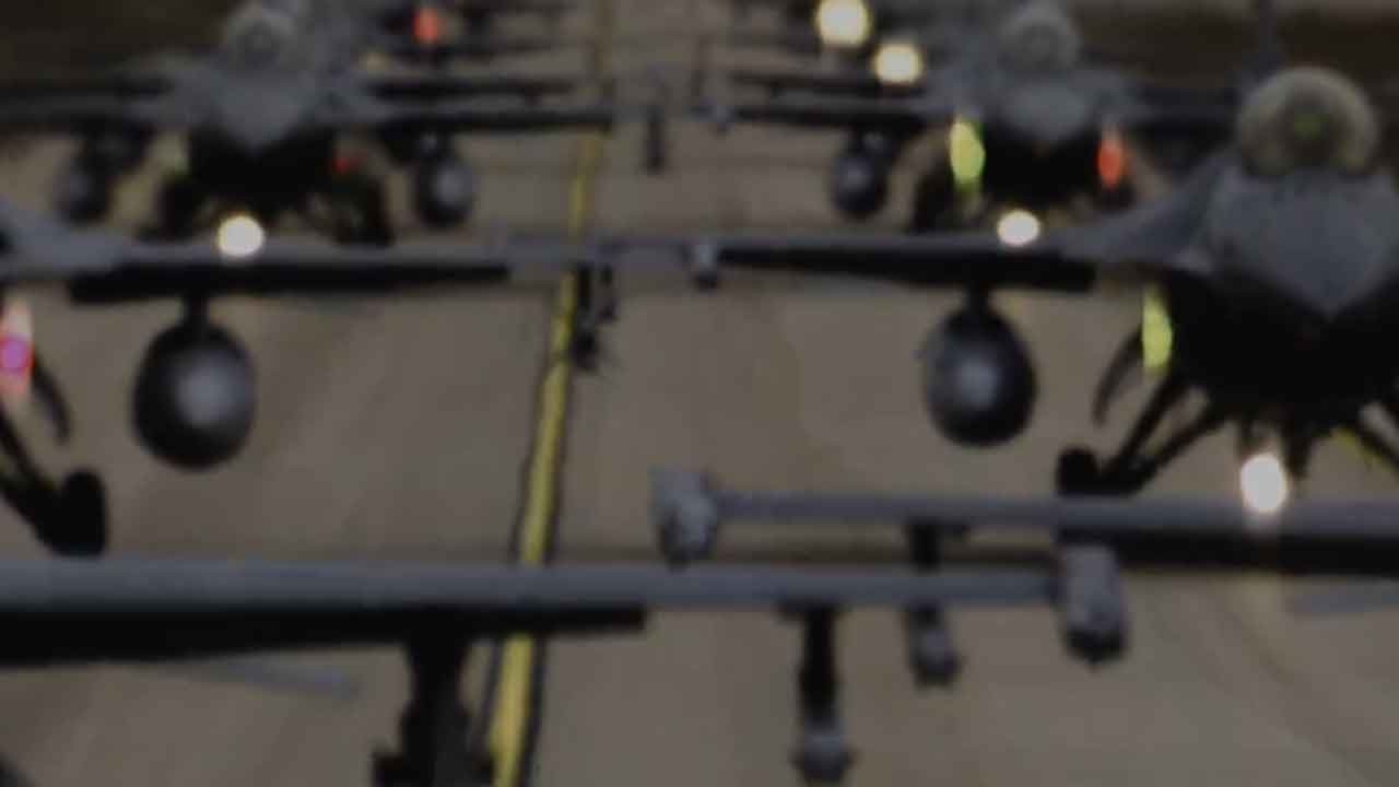 Gündeme oturan anlar! Türk F-16'larından fil yürüyüşü