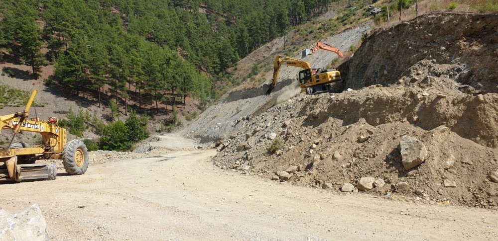 Gündoğmuş Balkaya yolunda heyelan önleme çalışması 